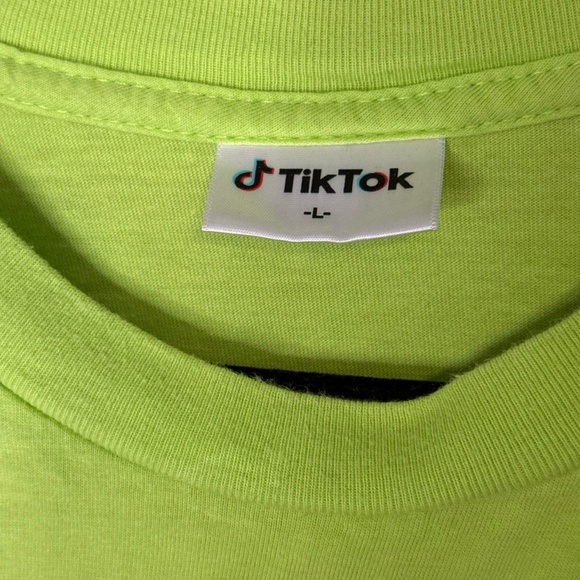 Tik Tok‎ Branded Promo Logo Longsleeve Tee Shirt Size Large Lime Neon Green - Picture 6 of 7